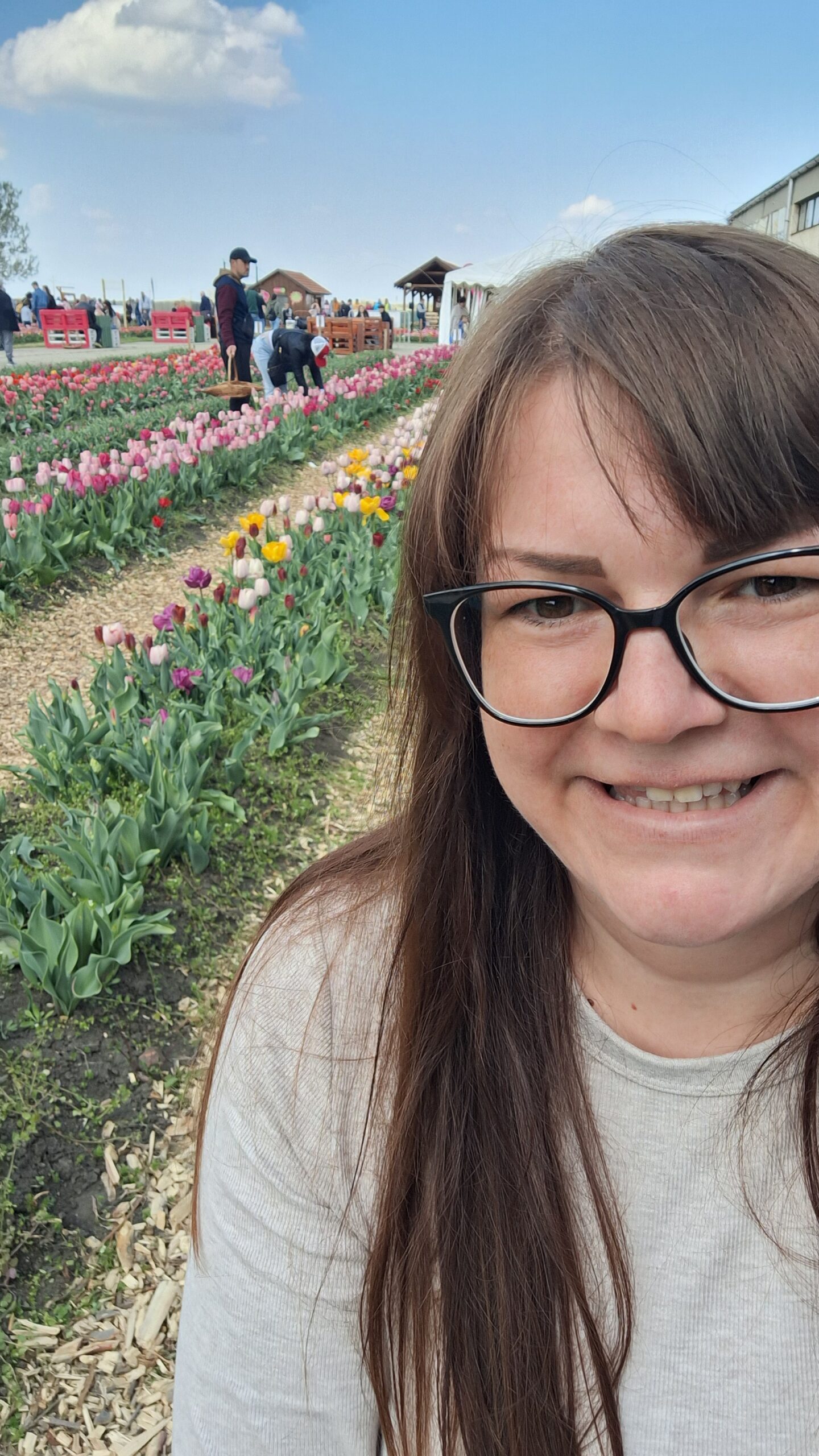 Astrid selfie a tulipánkertben